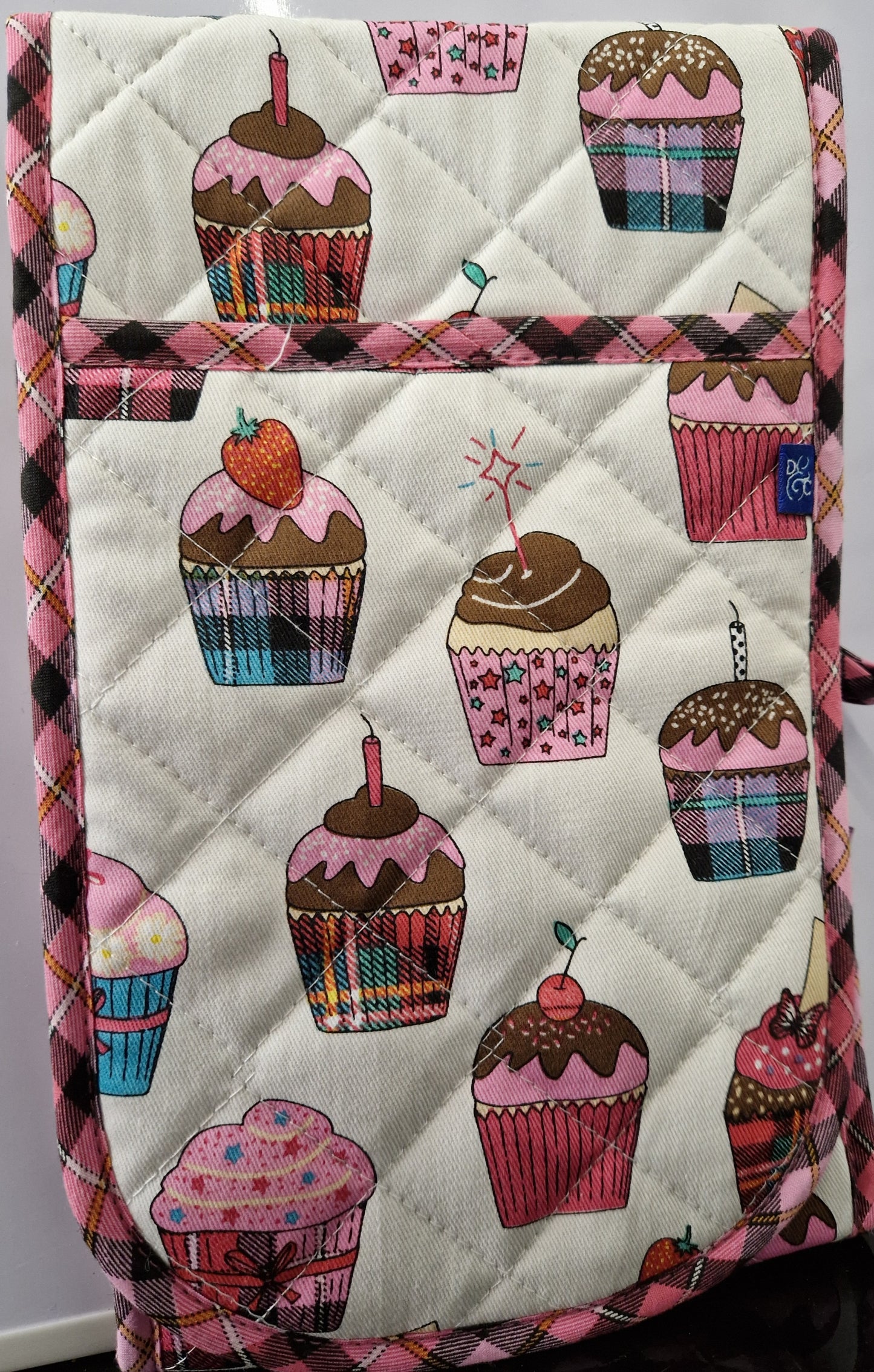 CUPCAKE OVEN GLOVES AND TRAY