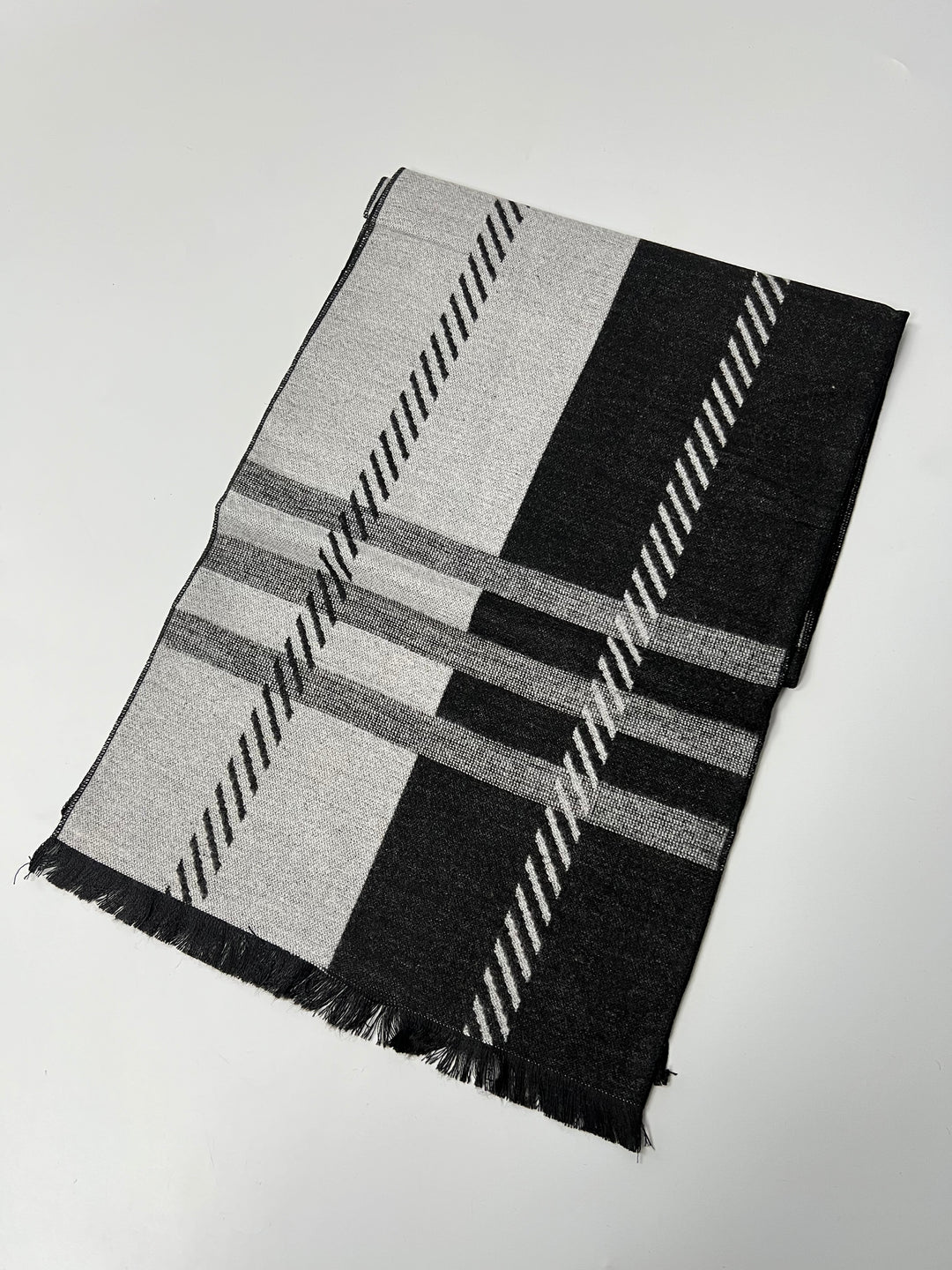 COUTHIE BLACK AND GREY SCARF